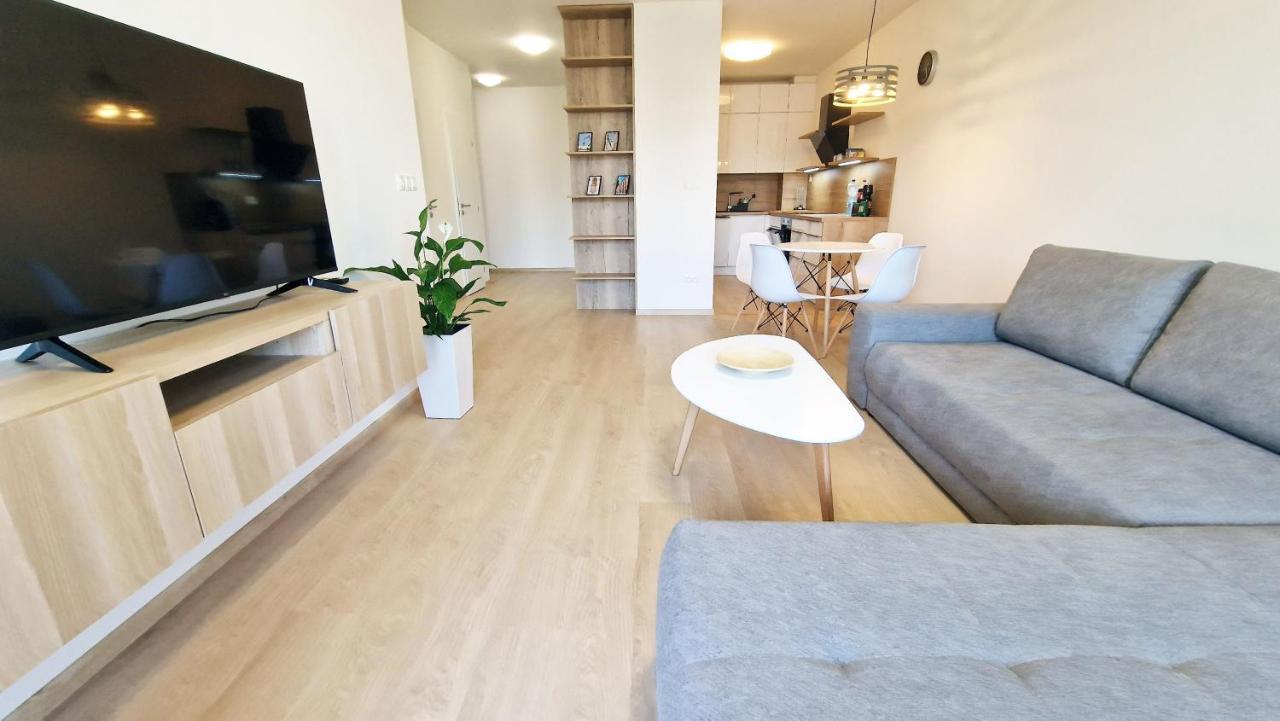 Luxo 2 Room Apartments By Bratislavatrip Екстер'єр фото